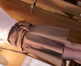 Japanese Beauty Gives Mind-Blowing Creampie Performance