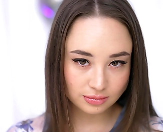 Insatiable Luscious Enchantress Gets Reamed by Six Hungry Men