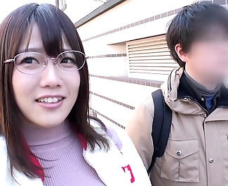 JAV Enchantress Luscious Body and Alluring Eyes Make You Melt is more eye-catching and captivating than English language